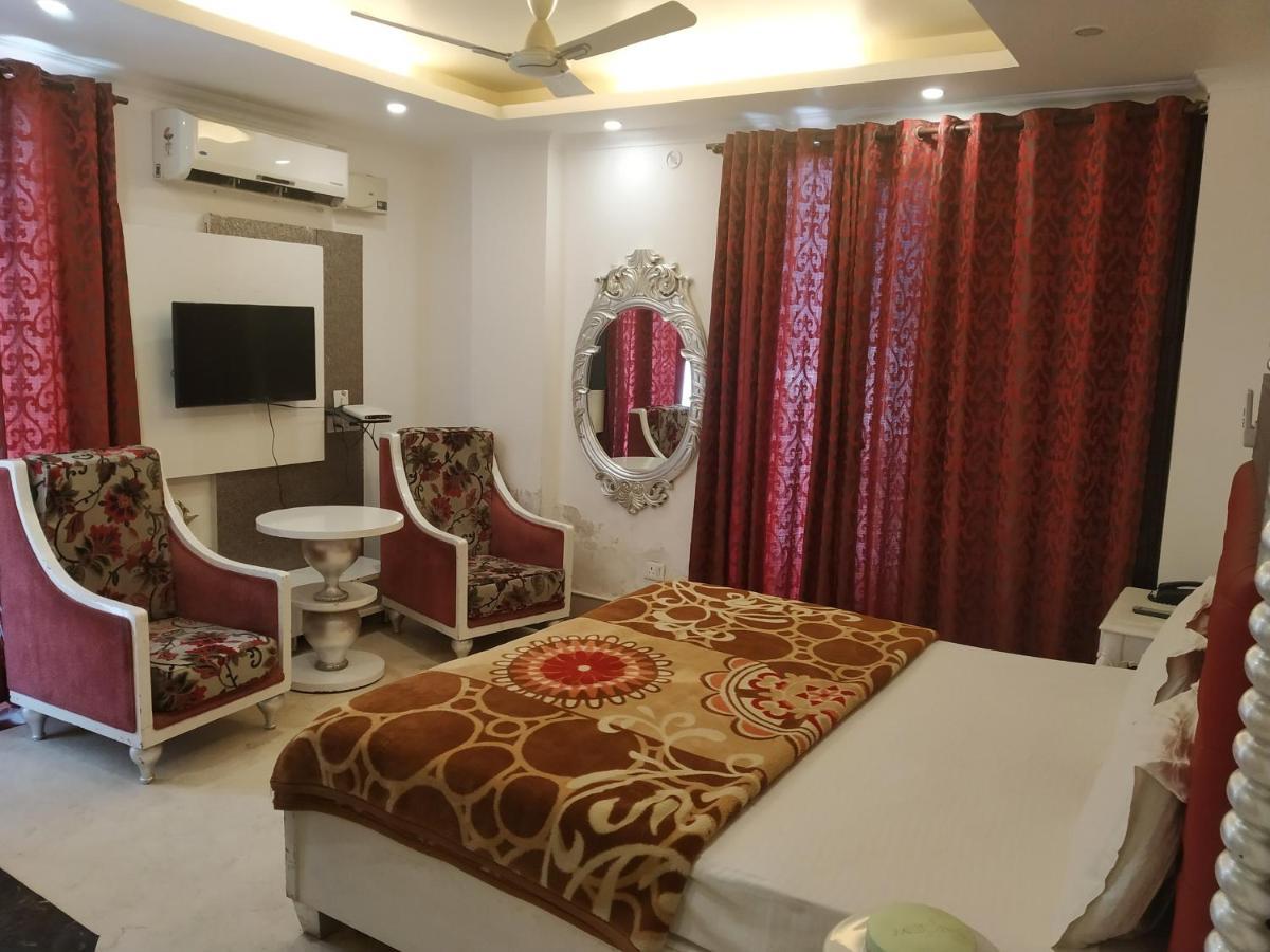 Hotel Dev Residency Вриндавана Экстерьер фото