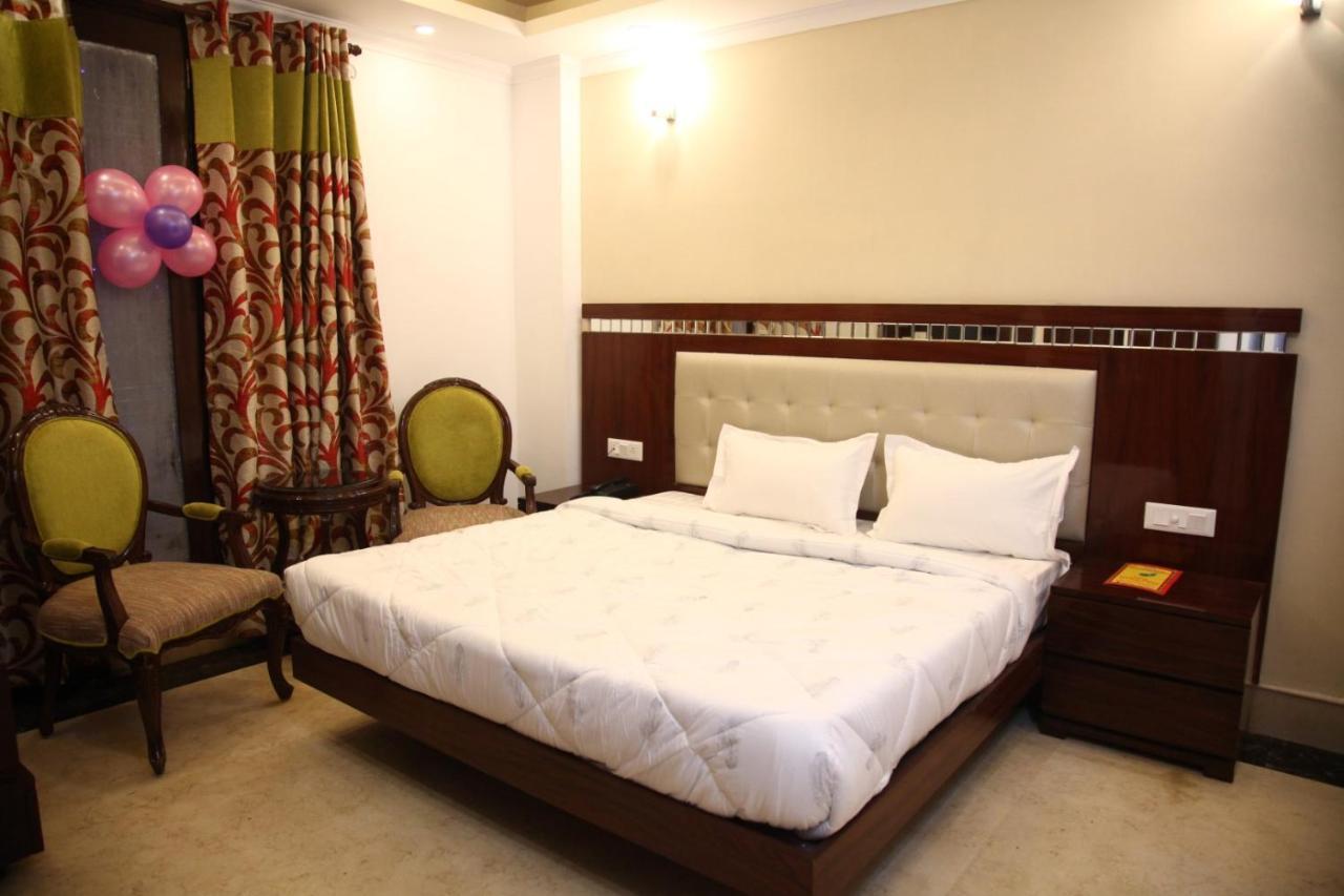 Hotel Dev Residency Вриндавана Экстерьер фото