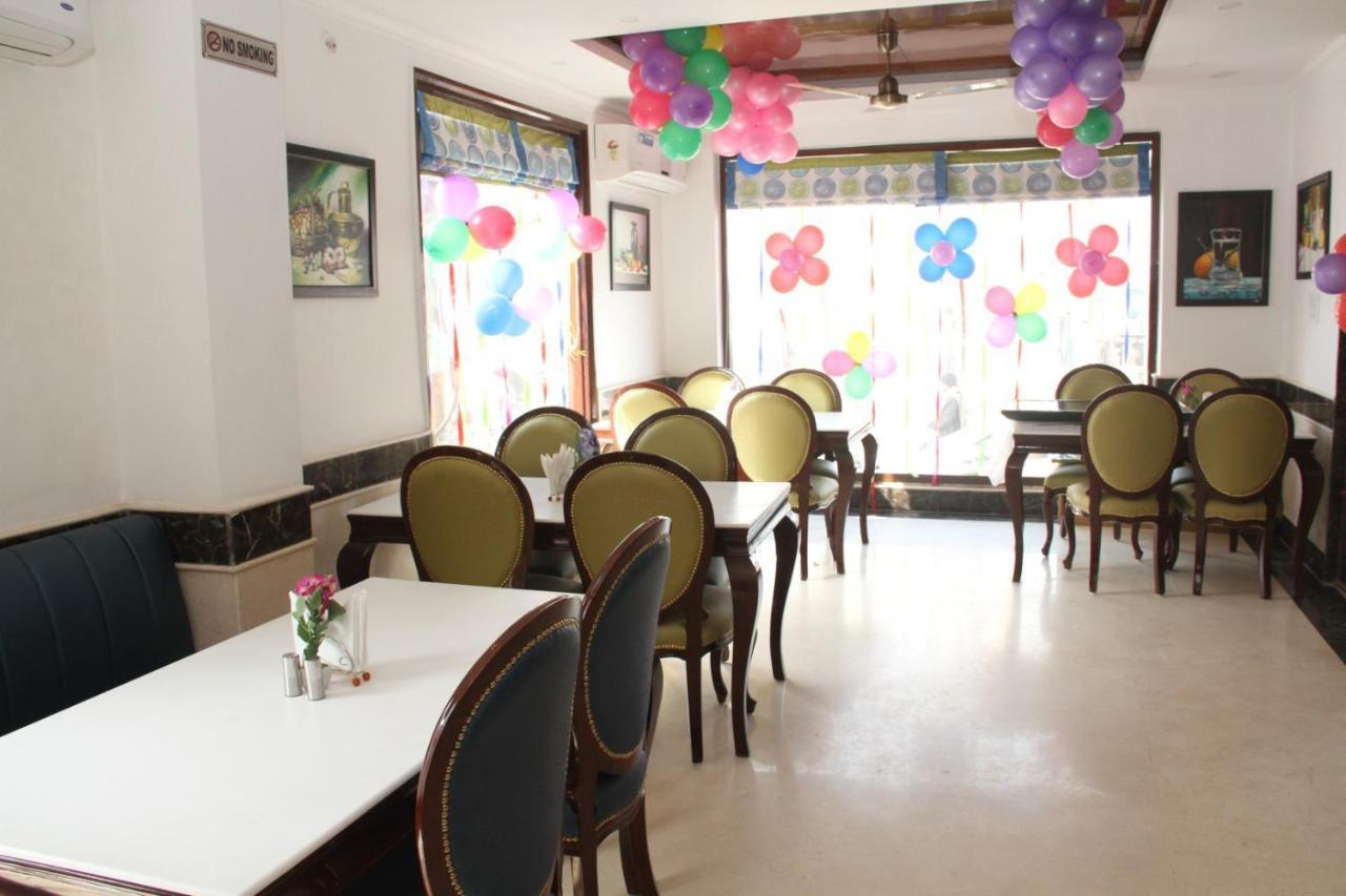 Hotel Dev Residency Вриндавана Экстерьер фото