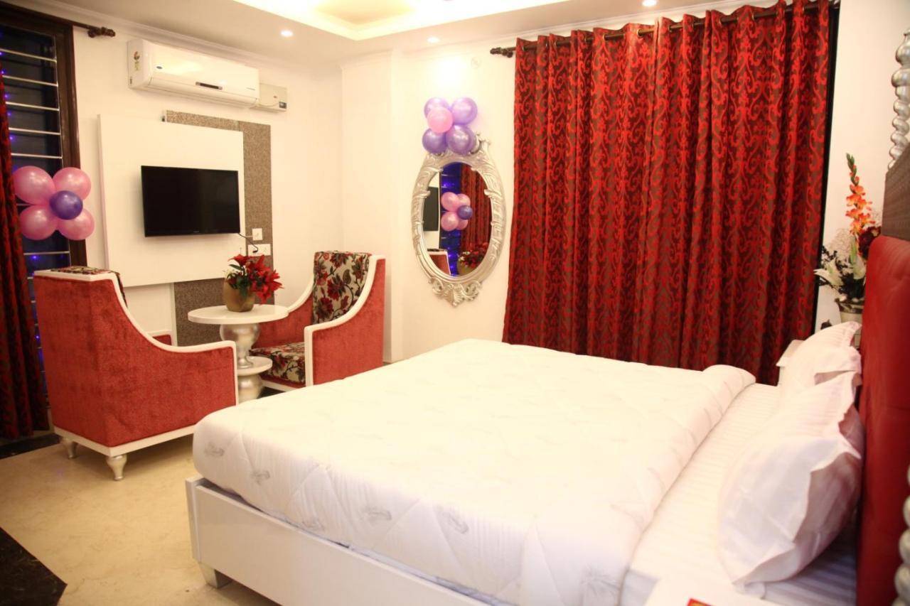 Hotel Dev Residency Вриндавана Экстерьер фото