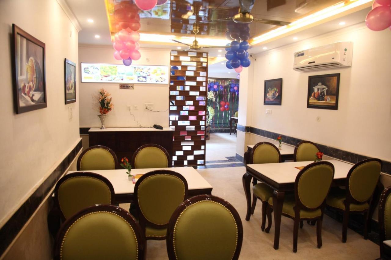 Hotel Dev Residency Вриндавана Экстерьер фото