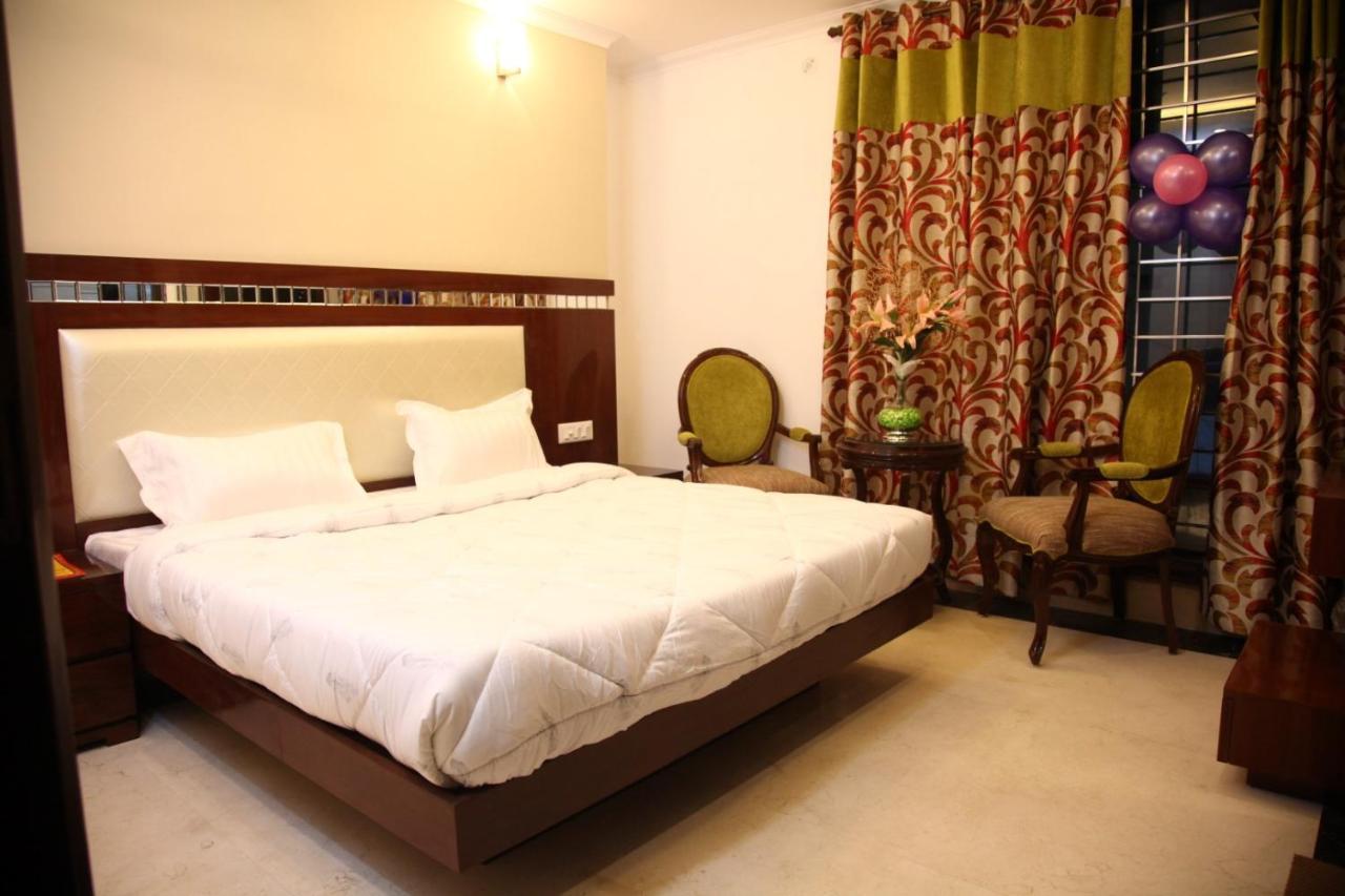 Hotel Dev Residency Вриндавана Экстерьер фото