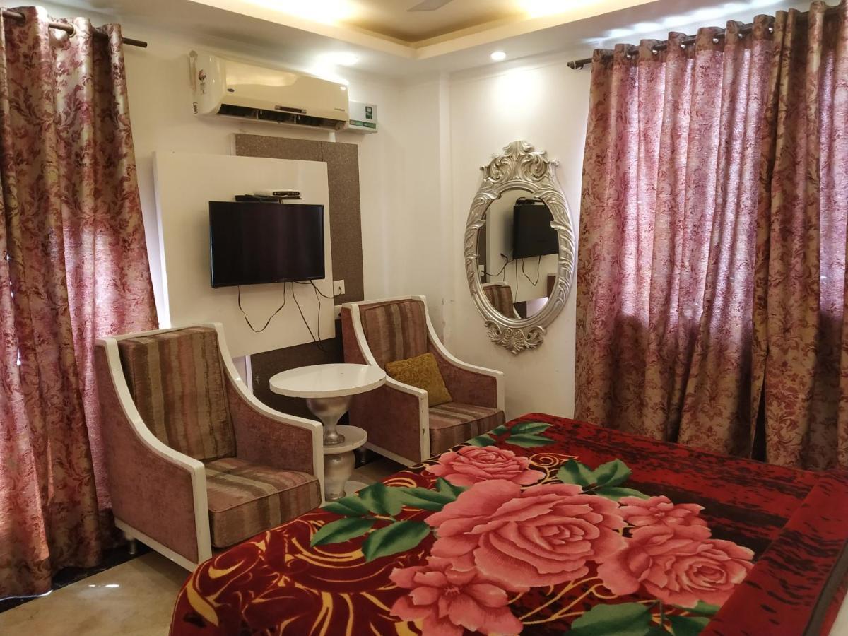 Hotel Dev Residency Вриндавана Экстерьер фото