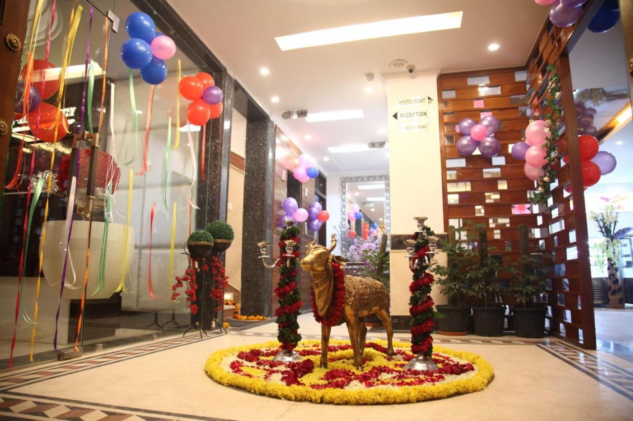 Hotel Dev Residency Вриндавана Экстерьер фото