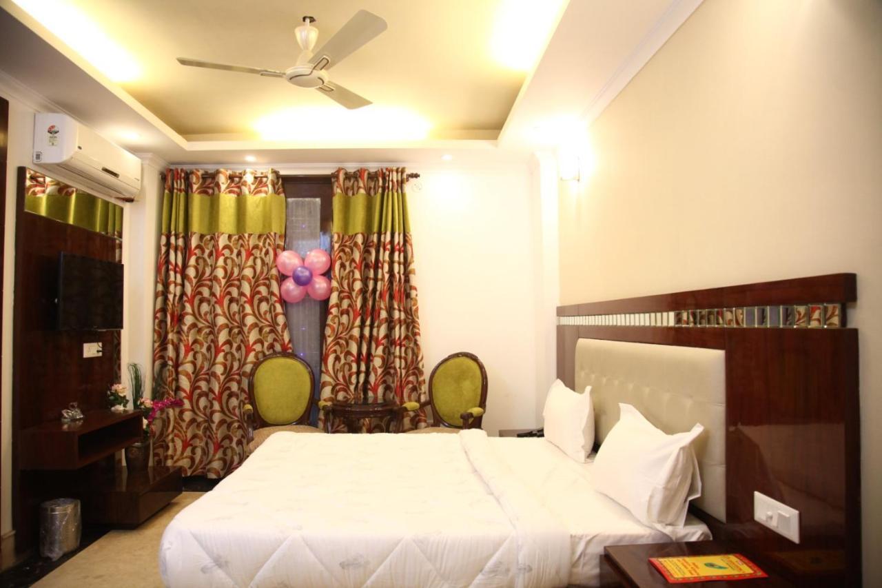 Hotel Dev Residency Вриндавана Экстерьер фото