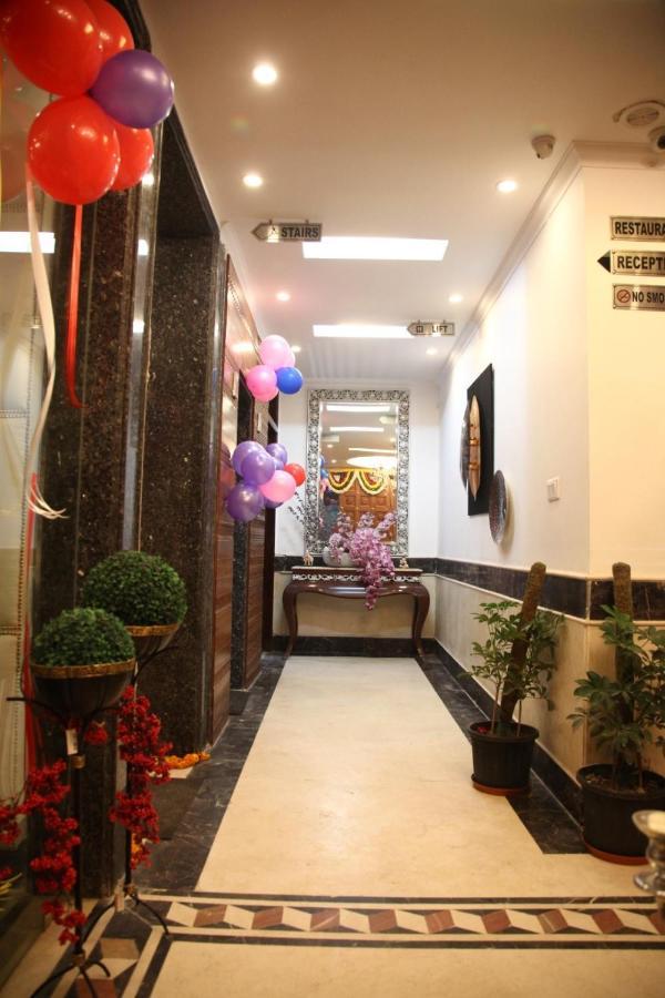 Hotel Dev Residency Вриндавана Экстерьер фото