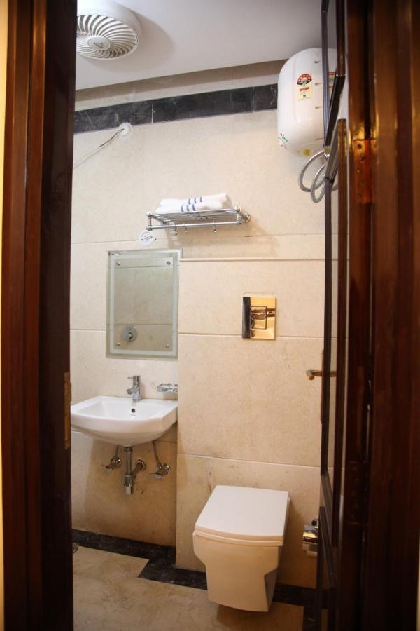 Hotel Dev Residency Вриндавана Экстерьер фото