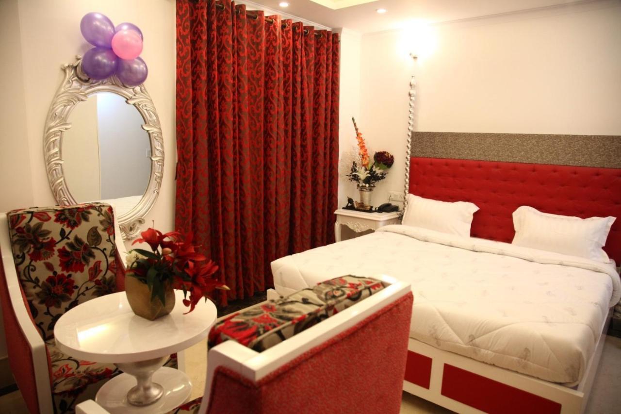 Hotel Dev Residency Вриндавана Экстерьер фото