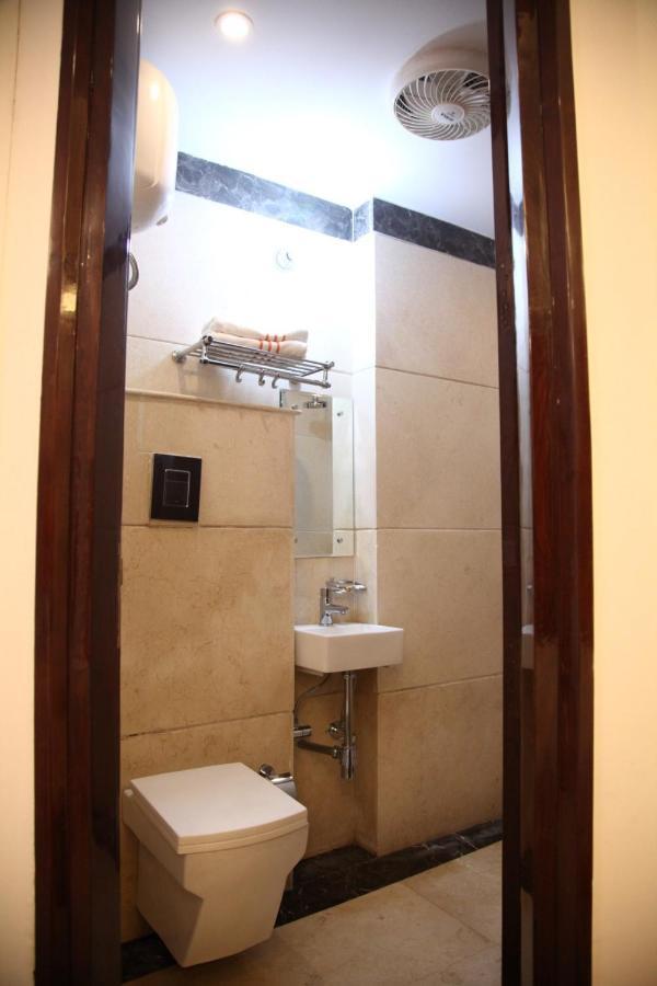 Hotel Dev Residency Вриндавана Экстерьер фото